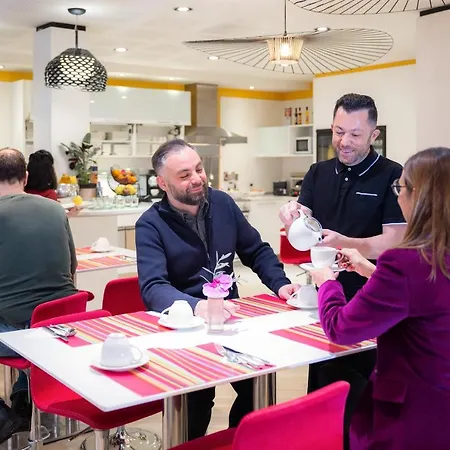 Mercure Centre Grimaldi מלון